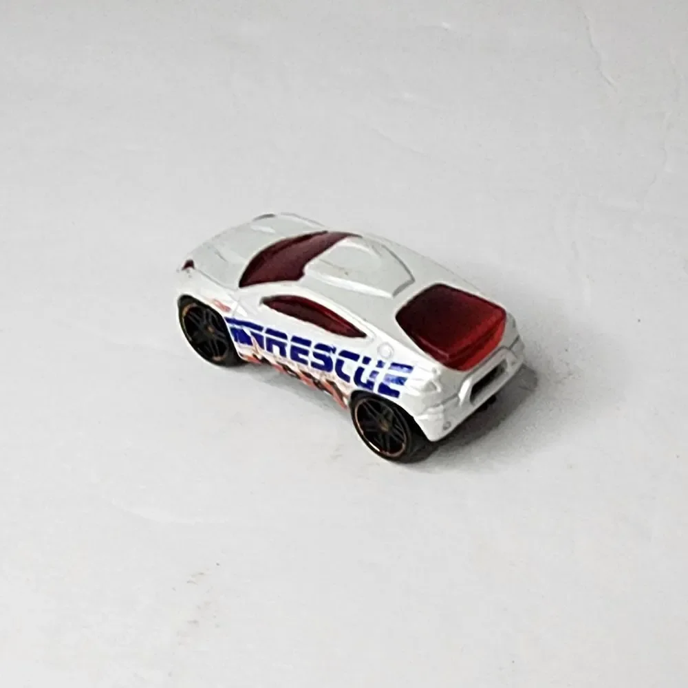 TOYOTA RSC 2001 Hot Wheels Scale 1/64 Diecast Model Car #B13